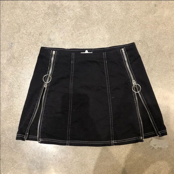 Urban Outfitters Dresses & Skirts - Urban outfitters black circle zip skirt